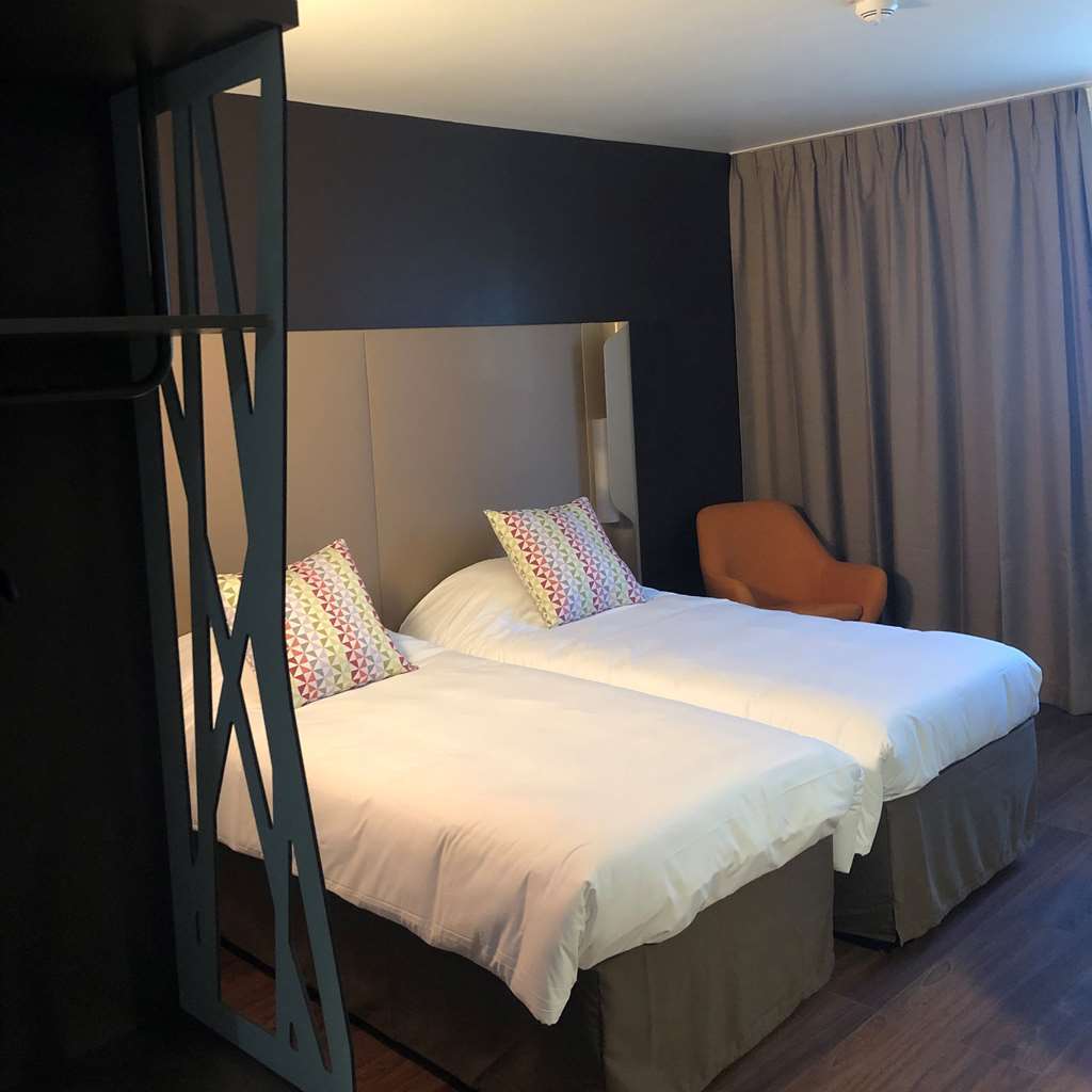 Campanile Marseille Est - Aubagne Otel Oda fotoğraf