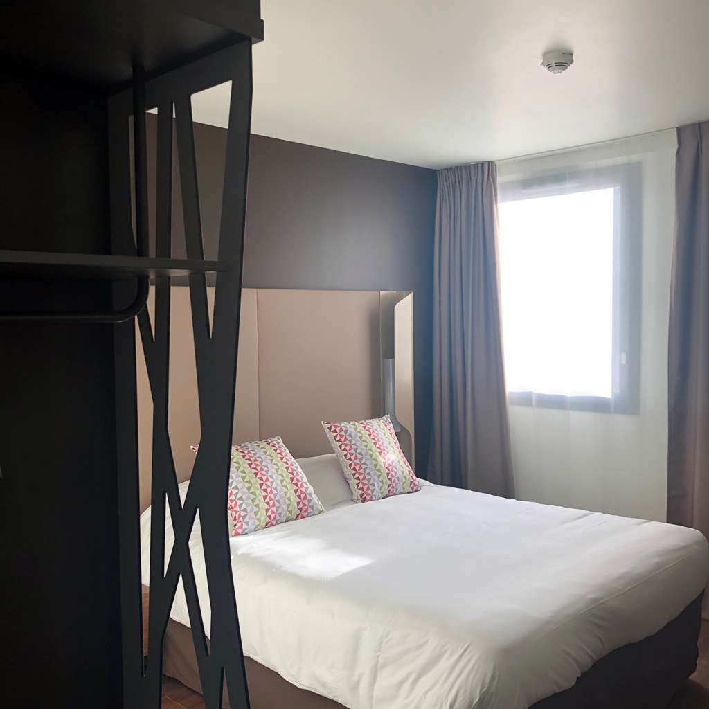 Campanile Marseille Est - Aubagne Otel Oda fotoğraf